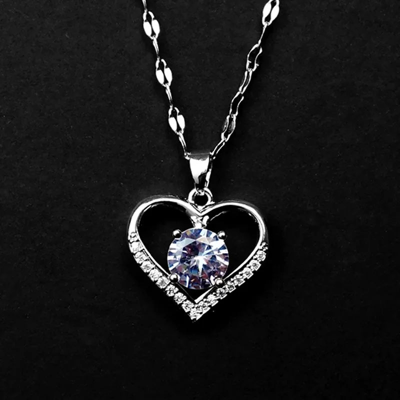 Golden Heart & Lips Pendant Necklace®